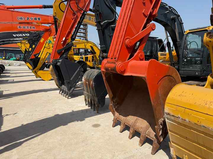 Hitachi Brand Zx210 Crawler Excavator 21tons Digger for Sale Used Hitachi Zx200 210 350 Excavator in Stock on Sale - حفارة: صور 5 Hitachi Brand Zx210 Crawler Excavator 21tons Digger for Sale Used Hitachi Zx200 210 350 Excavator in Stock on Sale - حفارة: صور 5