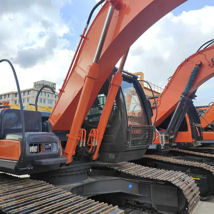 Hitachi Brand Zx210 Crawler Excavator 21tons Digger for Sale Used Hitachi Zx200 210 350 Excavator in Stock on Sale - حفارة: صور 5 Hitachi Brand Zx210 Crawler Excavator 21tons Digger for Sale Used Hitachi Zx200 210 350 Excavator in Stock on Sale - حفارة: صور 5