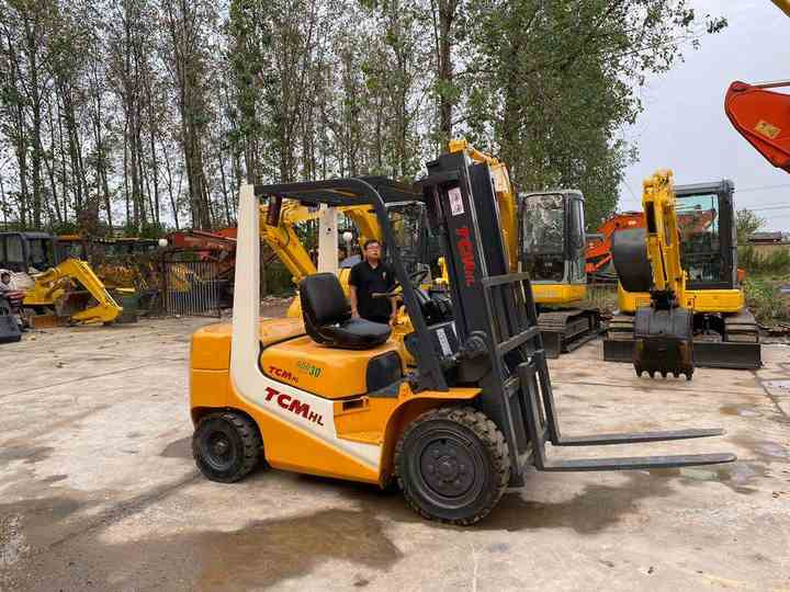 Japanese Forklifts Telehandler Used TCM Forklift Diesel Forklift 3Ton Pallet Truck - رافعة شوكية: صور 4 Japanese Forklifts Telehandler Used TCM Forklift Diesel Forklift 3Ton Pallet Truck - رافعة شوكية: صور 4