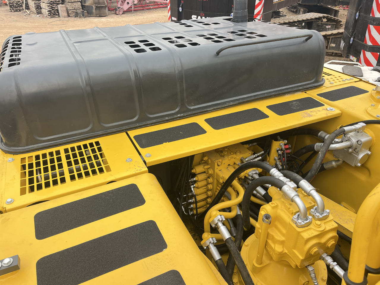 KOMATSU Crawler excavator Second-hand Excavator Komatsu PC 450-7for Sale-------Good Condition - حفارات زحافة: صور 3 KOMATSU Crawler excavator Second-hand Excavator Komatsu PC 450-7for Sale-------Good Condition - حفارات زحافة: صور 3