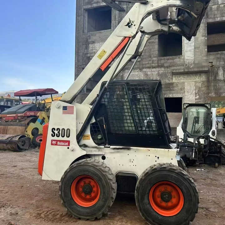 Second Hand BOBCAT S300 Skid-steer Loader with Very Good Performance Is for Sale at a Low Price - شيول صغير: صور 1 Second Hand BOBCAT S300 Skid-steer Loader with Very Good Performance Is for Sale at a Low Price - شيول صغير: صور 1