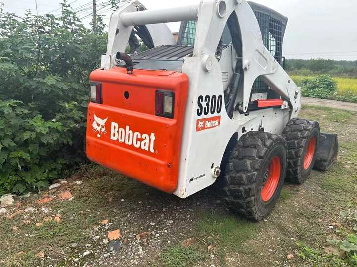 Second Hand BOBCAT S300 Skid-steer Loader with Very Good Performance Is for Sale at a Low Price - شيول صغير: صور 5 Second Hand BOBCAT S300 Skid-steer Loader with Very Good Performance Is for Sale at a Low Price - شيول صغير: صور 5