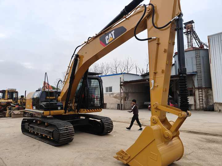 Second Hand Excavator 330D Used Low Price Caterpillar CAT 312D 315D 320D 325D in Good Condition - حفارات زحافة: صور 2 Second Hand Excavator 330D Used Low Price Caterpillar CAT 312D 315D 320D 325D in Good Condition - حفارات زحافة: صور 2