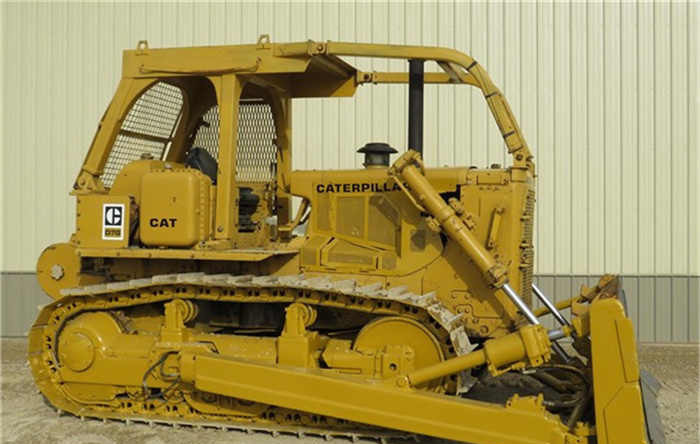 Used CAT D7 D7G Bulldozer with Winch /Caterpillar Bulldozer with Winch CAT D7G D7H D7R Dozer for Sale - بلدوزر: صور 2 Used CAT D7 D7G Bulldozer with Winch /Caterpillar Bulldozer with Winch CAT D7G D7H D7R Dozer for Sale - بلدوزر: صور 2