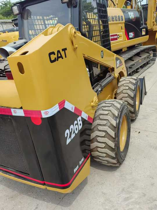 Used Caterpillar 226b Skid Steer with Excellent Performance on Sale Road Working Equipment - شيول صغير: صور 4 Used Caterpillar 226b Skid Steer with Excellent Performance on Sale Road Working Equipment - شيول صغير: صور 4