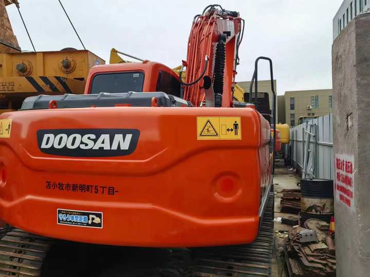 Used Digger DOOSAN DX140 Construction Machinery Construction Digger Used DOOSAN DX140 Cheap Excavator - حفارات زحافة: صور 3 Used Digger DOOSAN DX140 Construction Machinery Construction Digger Used DOOSAN DX140 Cheap Excavator - حفارات زحافة: صور 3