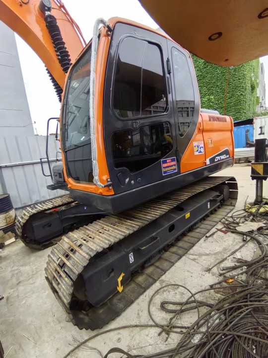 Used Digger DOOSAN DX140 Construction Machinery Construction Digger Used DOOSAN DX140 Cheap Excavator - حفارات زحافة: صور 1 Used Digger DOOSAN DX140 Construction Machinery Construction Digger Used DOOSAN DX140 Cheap Excavator - حفارات زحافة: صور 1