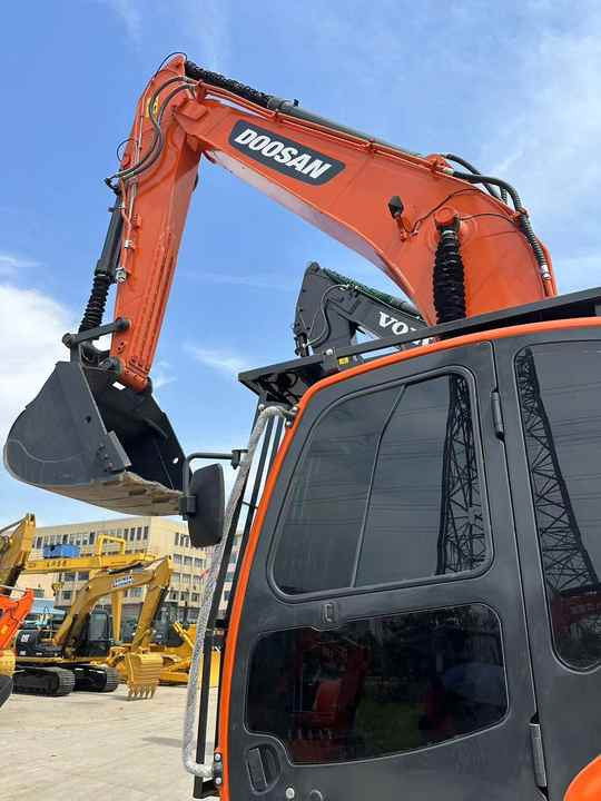 Used Digger DOOSAN DX300 Construction Machinery Construction Digger Used DOOSAN DX300 Cheap Excavator - حفارات زحافة: صور 2 Used Digger DOOSAN DX300 Construction Machinery Construction Digger Used DOOSAN DX300 Cheap Excavator - حفارات زحافة: صور 2