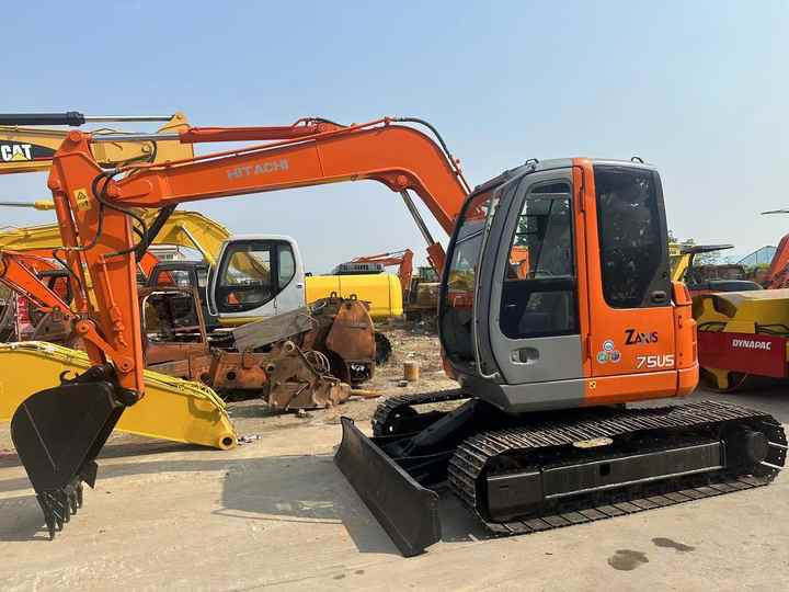 Used HITACHI ZX-75 - حفارات زحافة: صور 2 Used HITACHI ZX-75 - حفارات زحافة: صور 2