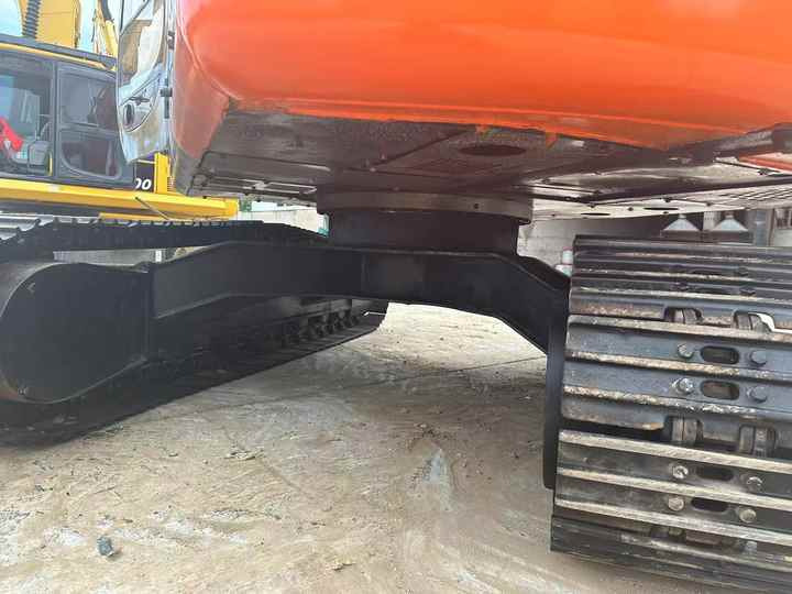 Used Hitachi Ex120 Wheel Excavator for Sale Japan Made Hitachi Ex120 Wheeled Excavator for Sale - حفارة: صور 5 Used Hitachi Ex120 Wheel Excavator for Sale Japan Made Hitachi Ex120 Wheeled Excavator for Sale - حفارة: صور 5