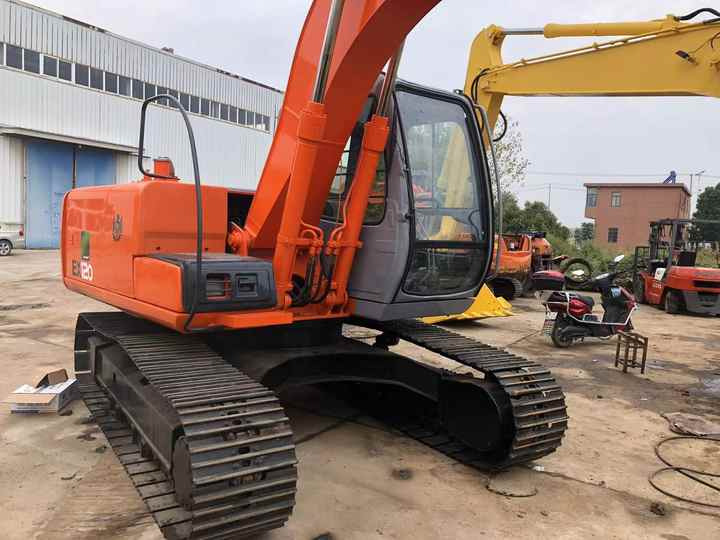 Used Hitachi Ex120 Wheel Excavator for Sale Japan Made Hitachi Ex120 Wheeled Excavator for Sale - حفارة: صور 2 Used Hitachi Ex120 Wheel Excavator for Sale Japan Made Hitachi Ex120 Wheeled Excavator for Sale - حفارة: صور 2