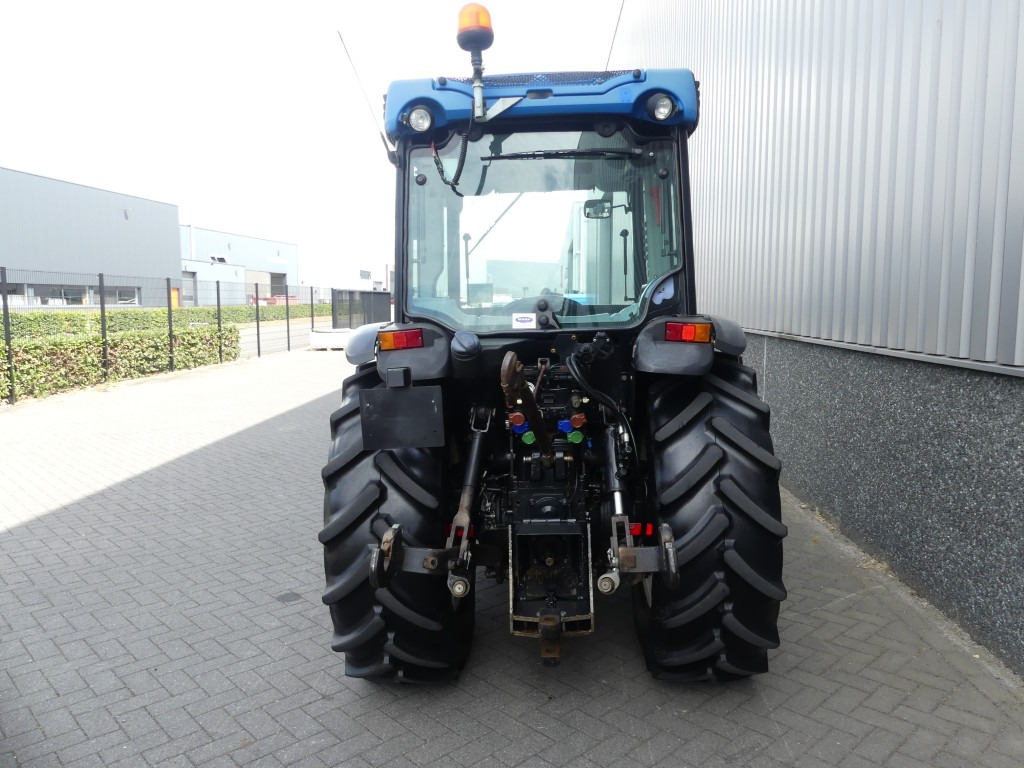 New Holland T4.100F - جرار صغير: صور 4 New Holland T4.100F - جرار صغير: صور 4