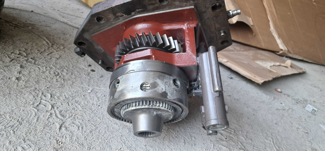 قطع الغيار - الآلات والماكينات الزراعية Kosz WOM wałek PTO 984_0409  9840_453 860_13345 Ford New Holland: صور 1