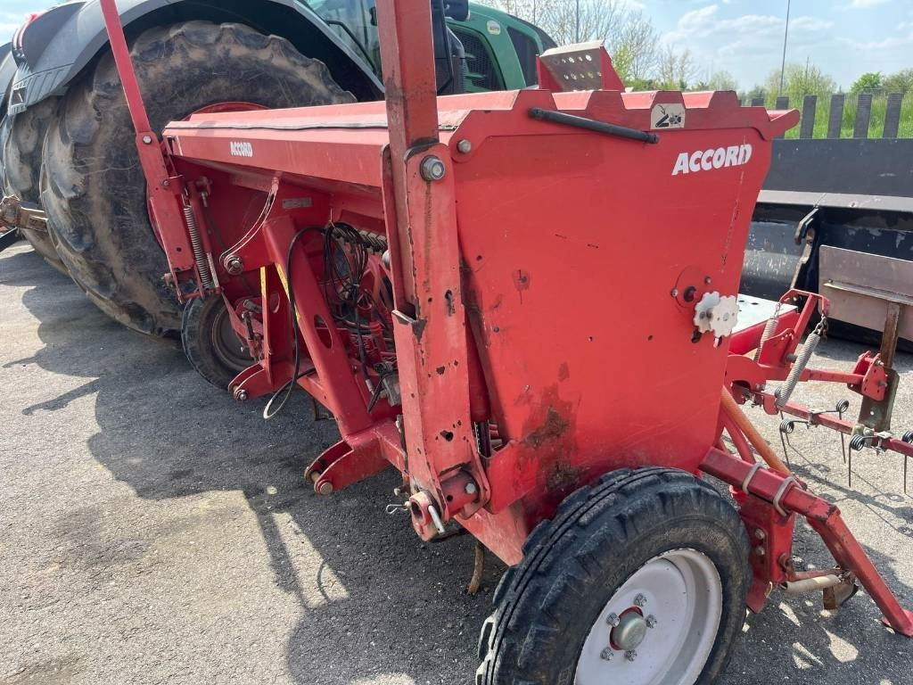 Accord M DRILL PRO - وضع البذور فى خطوط: صور 5 Accord M DRILL PRO - وضع البذور فى خطوط: صور 5
