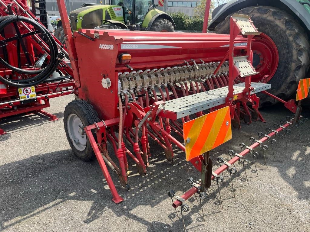 Accord M DRILL PRO - وضع البذور فى خطوط: صور 1 Accord M DRILL PRO - وضع البذور فى خطوط: صور 1