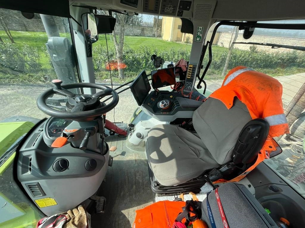 جرار Claas Axion 830: صور 6