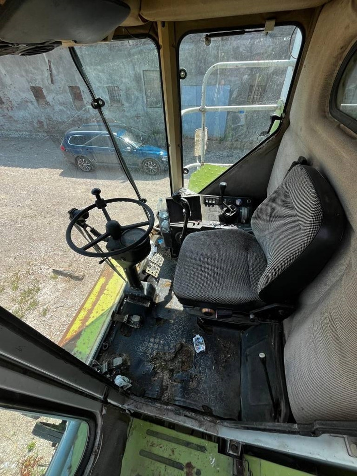 Claas COMMANDOR 116 CS RISO - حصادة شاملة: صور 3 Claas COMMANDOR 116 CS RISO - حصادة شاملة: صور 3
