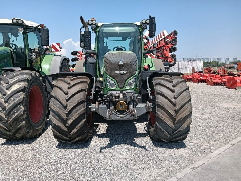 Fendt 718 Vario - جرار: صور 2 Fendt 718 Vario - جرار: صور 2
