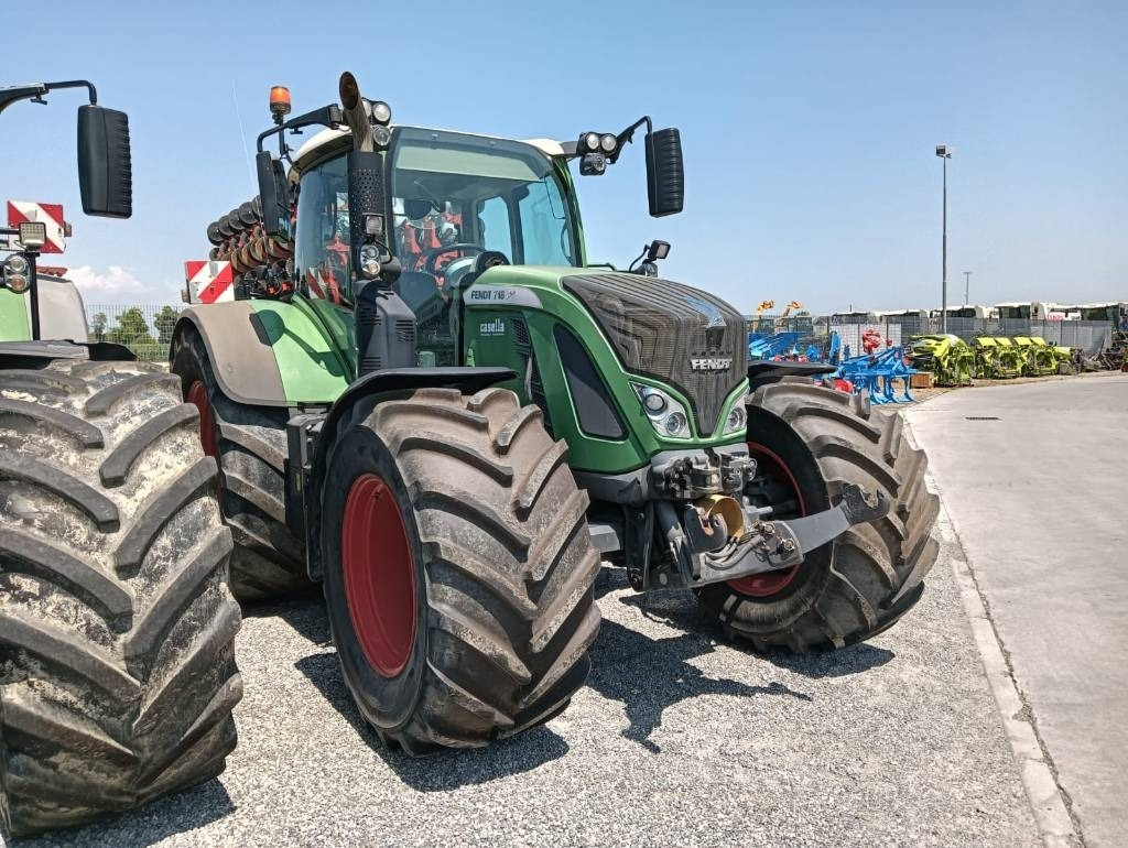 Fendt 718 Vario - جرار: صور 1 Fendt 718 Vario - جرار: صور 1