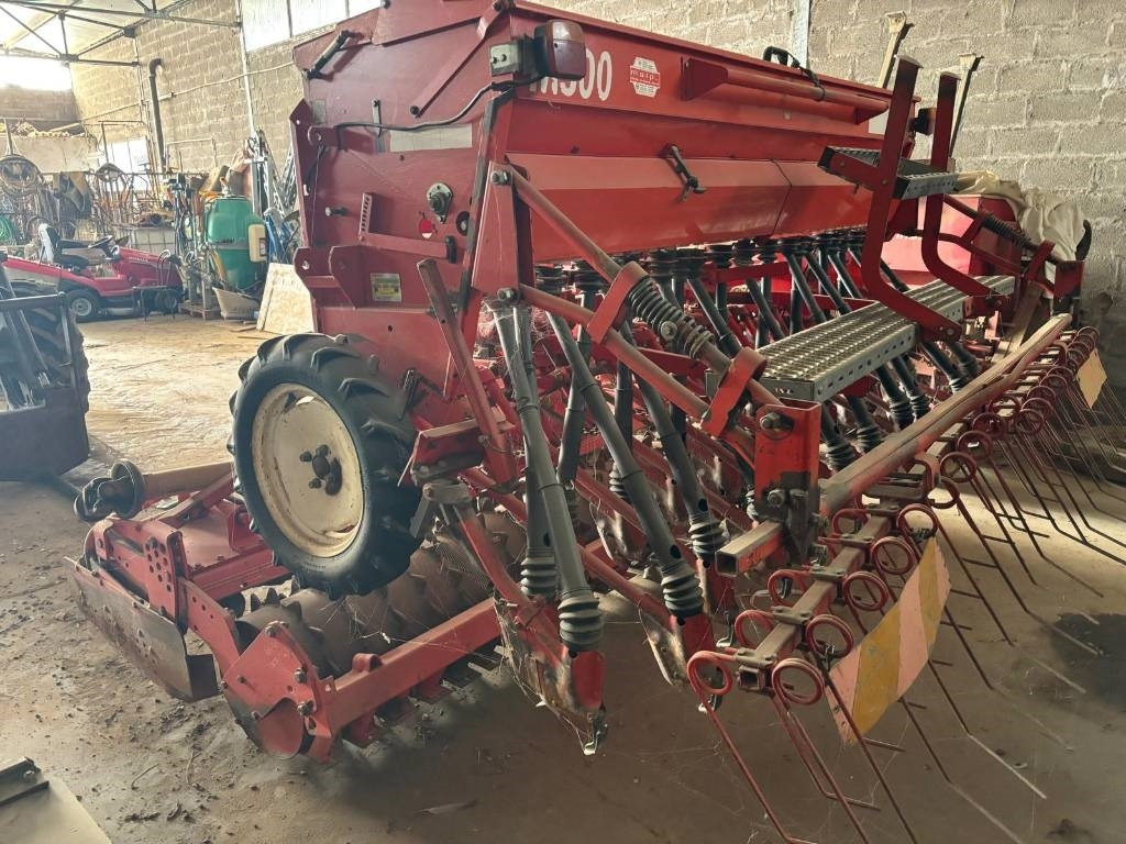 Gaspardo H 300 - وضع البذور فى خطوط: صور 5 Gaspardo H 300 - وضع البذور فى خطوط: صور 5
