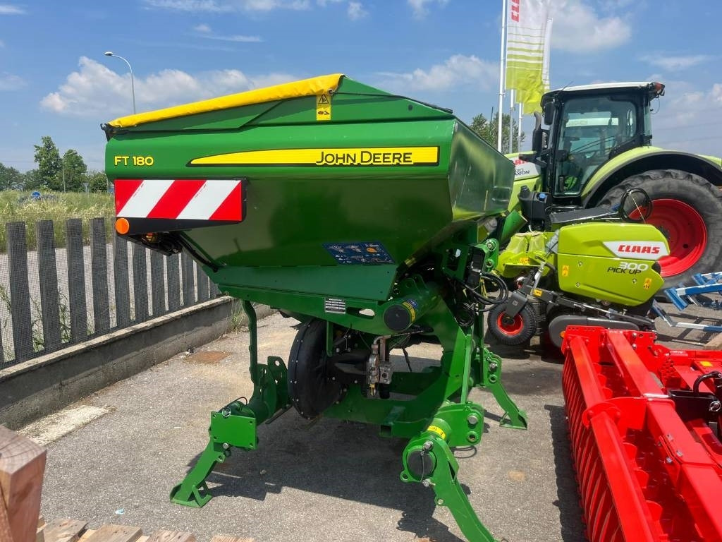 John Deere FT 180 - آلة رش الأسمدة: صور 3 John Deere FT 180 - آلة رش الأسمدة: صور 3