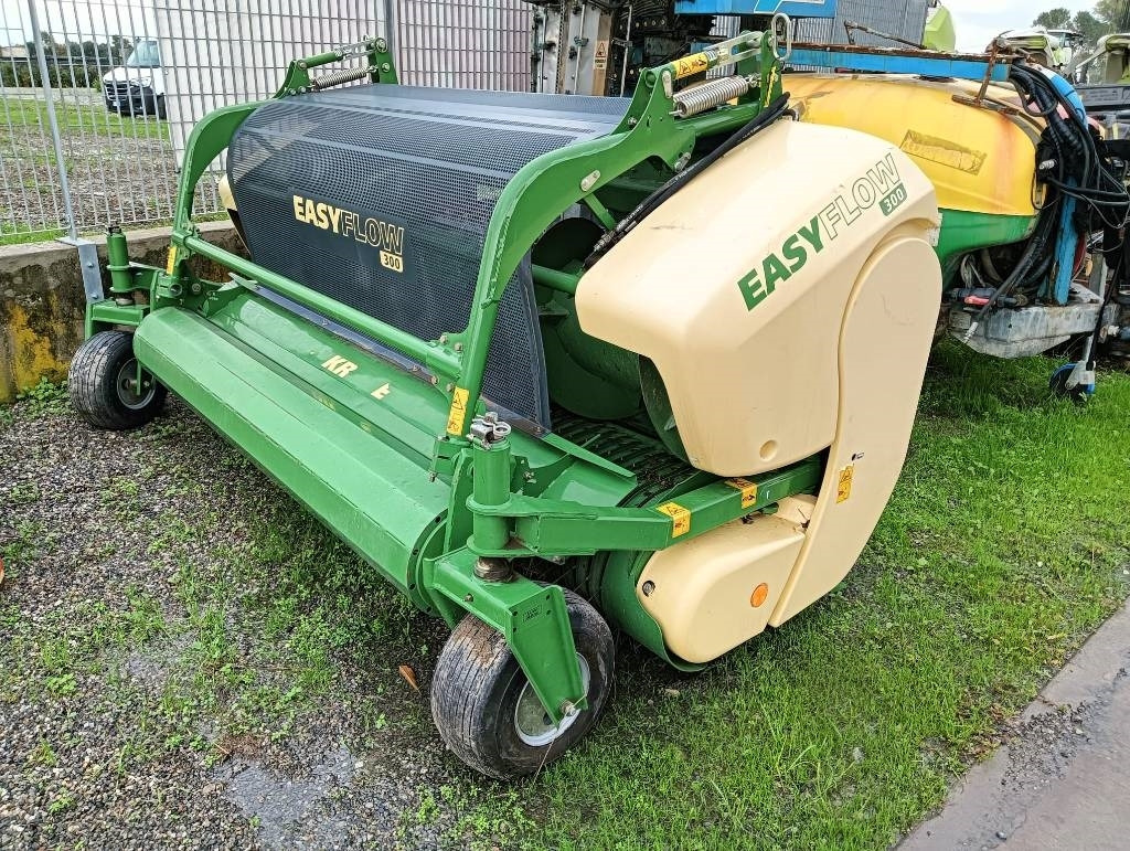 Krone Easy Flow 300 - حصادة الأعلاف: صور 1 Krone Easy Flow 300 - حصادة الأعلاف: صور 1