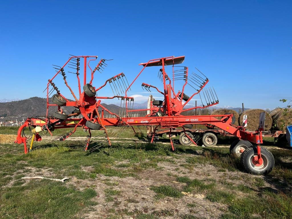 Kuhn 6520 - معدة تغليف البالات: صور 1 Kuhn 6520 - معدة تغليف البالات: صور 1