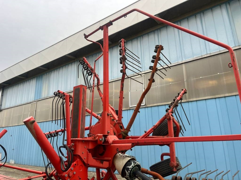 Kuhn 6520 - لمّامَة القش: صور 4 Kuhn 6520 - لمّامَة القش: صور 4