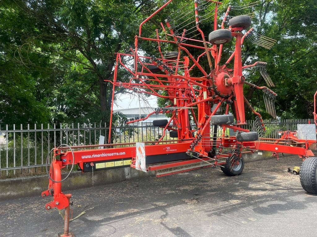 Kuhn GA 8121 - لمّامَة القش: صور 3 Kuhn GA 8121 - لمّامَة القش: صور 3
