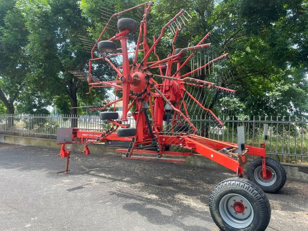 Kuhn GA 8121 - لمّامَة القش: صور 4 Kuhn GA 8121 - لمّامَة القش: صور 4