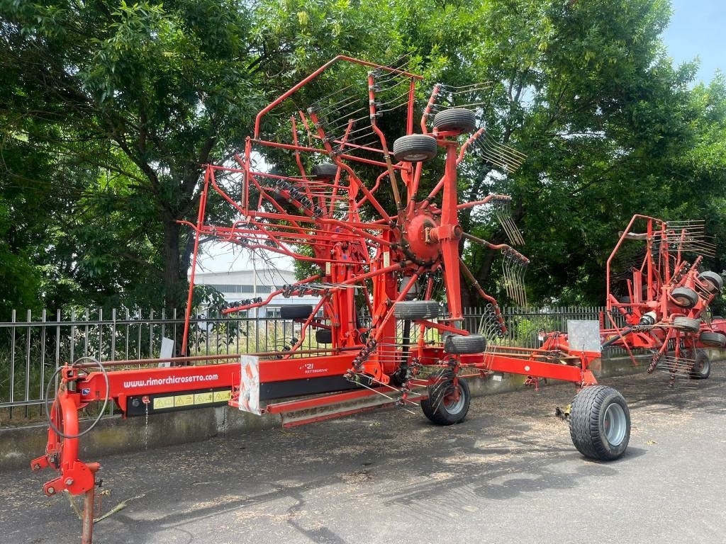Kuhn GA 8121 - لمّامَة القش: صور 1 Kuhn GA 8121 - لمّامَة القش: صور 1