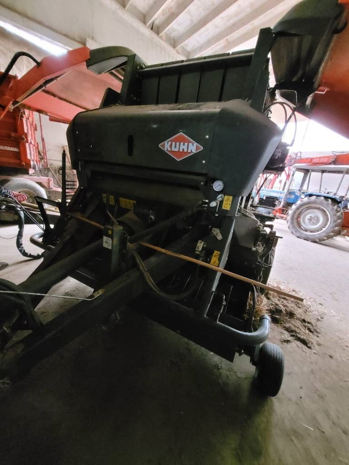 Kuhn VB 2160 - مكبس القش الدائري: صور 4 Kuhn VB 2160 - مكبس القش الدائري: صور 4