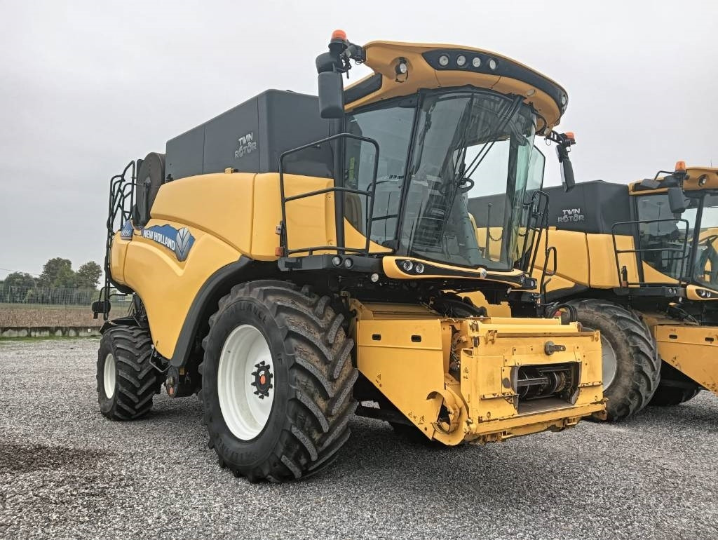 New Holland CR 7.90  - حصادة شاملة: صور 1 New Holland CR 7.90  - حصادة شاملة: صور 1