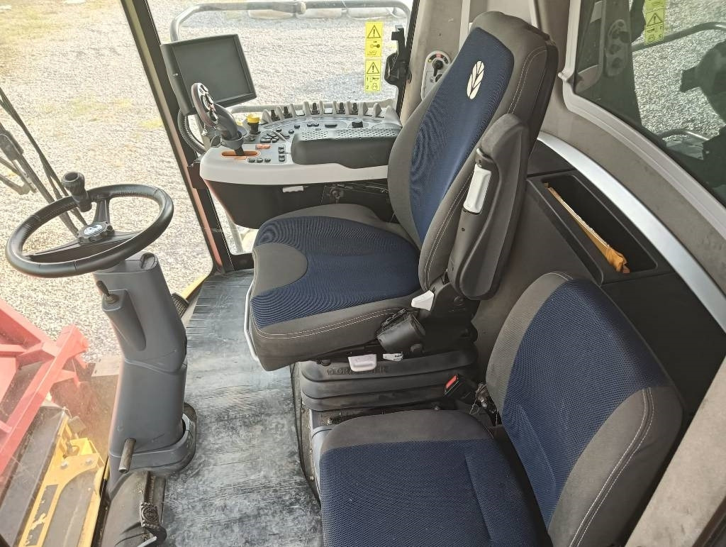 New Holland CR 7.90  - حصادة شاملة: صور 4 New Holland CR 7.90  - حصادة شاملة: صور 4