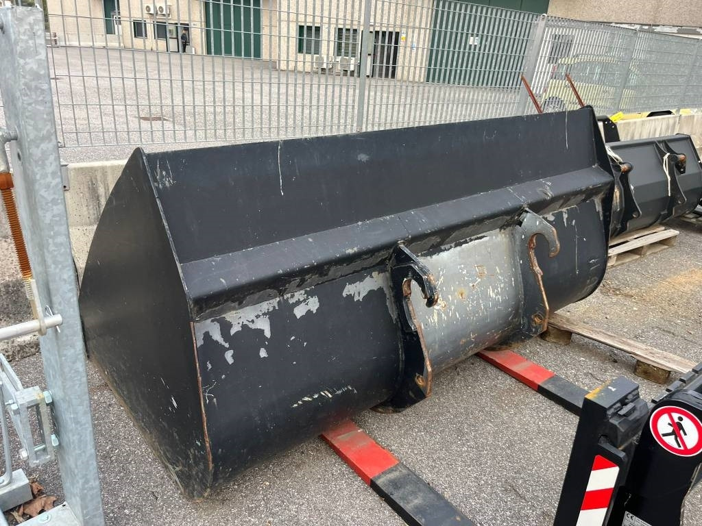 New Holland LM 430 - رافعة تلسكوبية: صور 5 New Holland LM 430 - رافعة تلسكوبية: صور 5