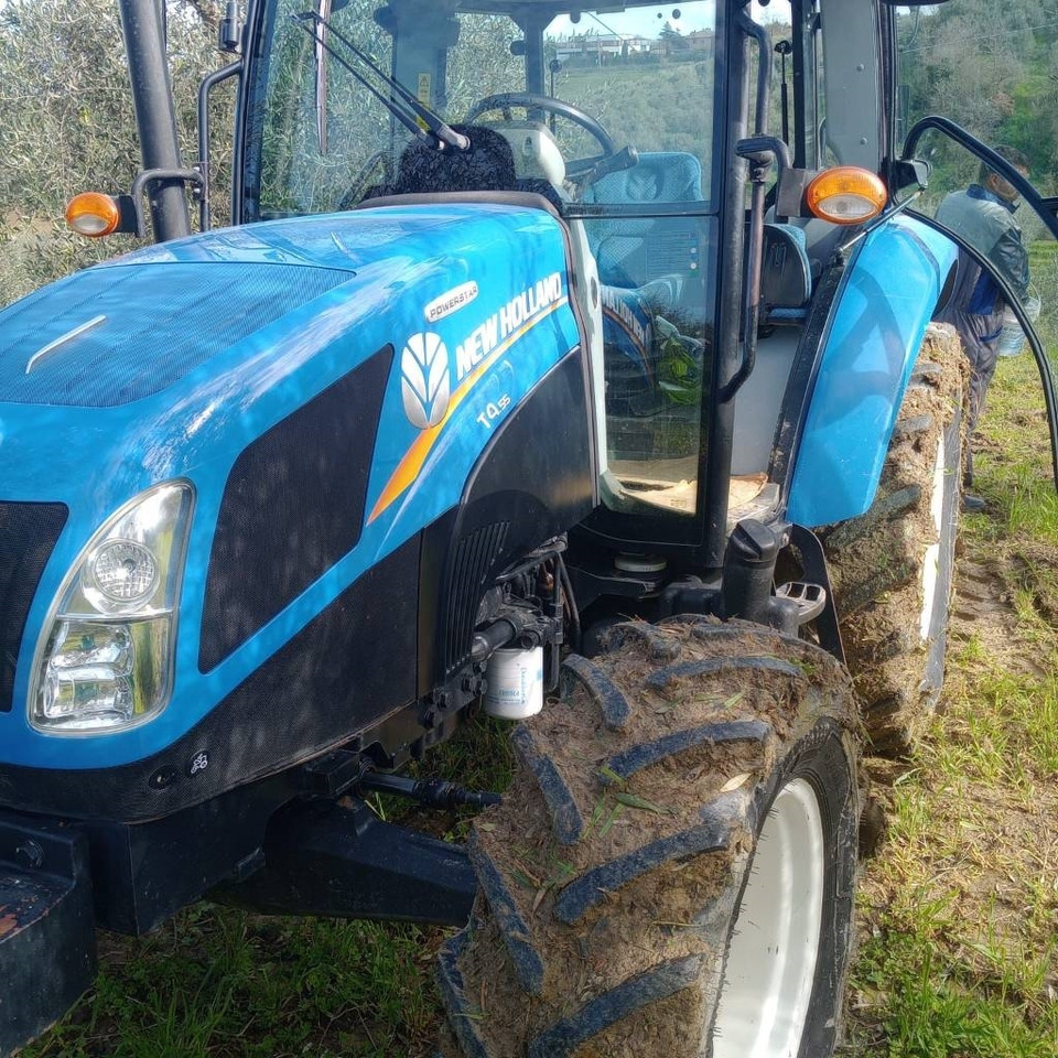 New Holland T 4.55 - جرار: صور 5 New Holland T 4.55 - جرار: صور 5