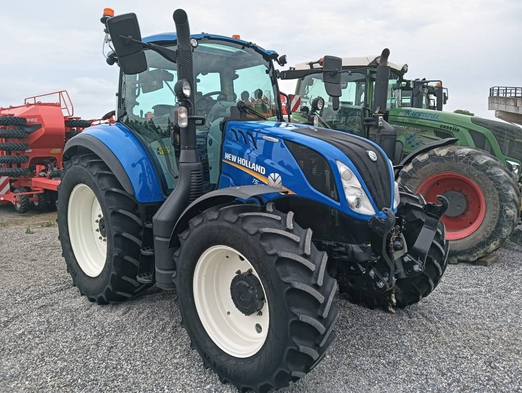 New Holland T 5.120 - جرار: صور 1 New Holland T 5.120 - جرار: صور 1
