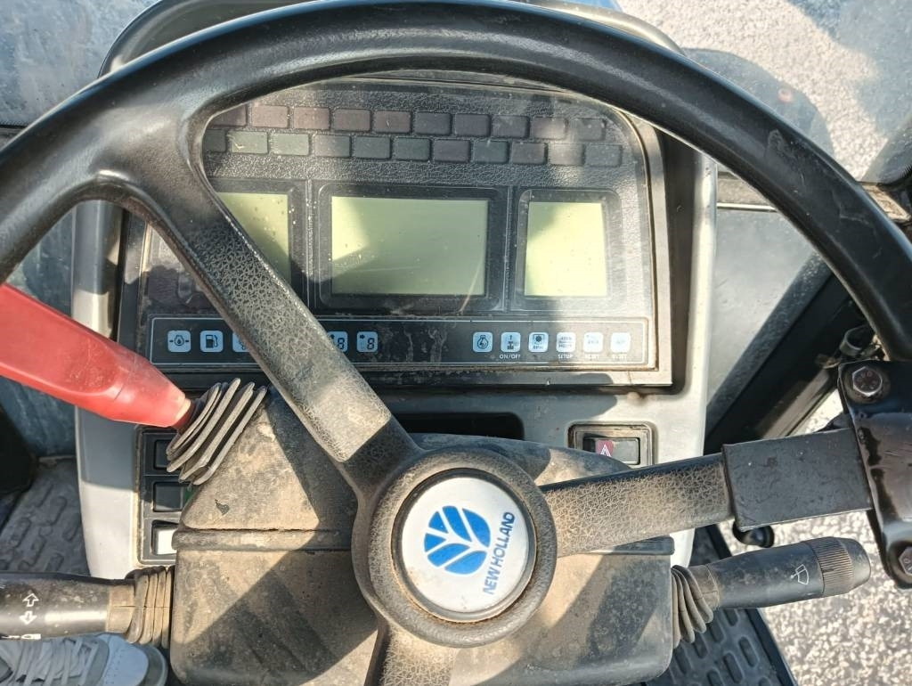 New Holland TS 100 - جرار: صور 2 New Holland TS 100 - جرار: صور 2