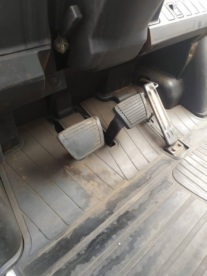 UniCarriers D1F4A40Q - محمل الجانب: صور 5 UniCarriers D1F4A40Q - محمل الجانب: صور 5