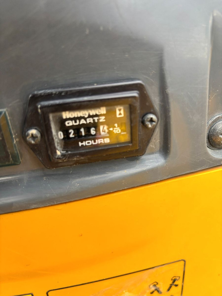 Komatsu PC09-1 - حفارة مصغرة: صور 3 Komatsu PC09-1 - حفارة مصغرة: صور 3