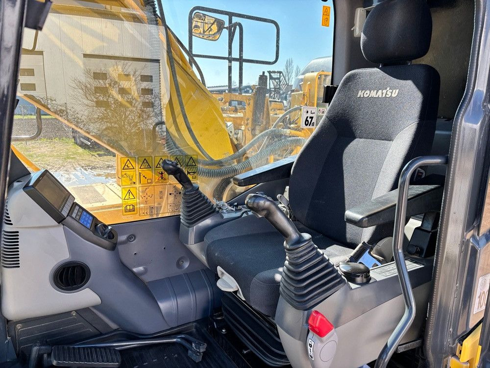 Komatsu PC210LC-11 - حفارات زحافة: صور 4 Komatsu PC210LC-11 - حفارات زحافة: صور 4