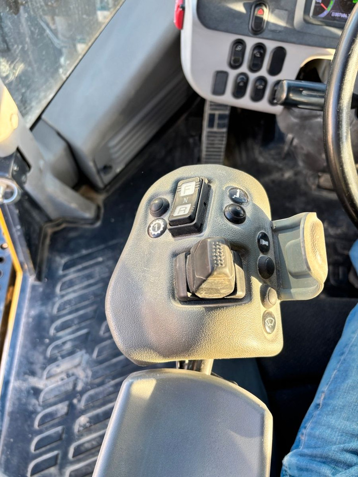 Komatsu WA470-8E0 Joystick-Lenkung ECSS - اللودر بعجل: صور 5 Komatsu WA470-8E0 Joystick-Lenkung ECSS - اللودر بعجل: صور 5