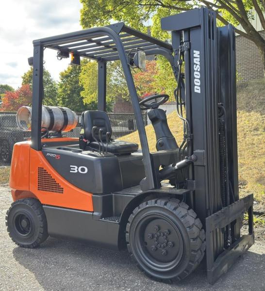 Doosan Chariot élévateur 3t gaz DOOSAN fenwick - رافعة شوكية تعمل بالغاز: صور 3 Doosan Chariot élévateur 3t gaz DOOSAN fenwick - رافعة شوكية تعمل بالغاز: صور 3