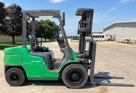 Mitsubishi Chariot élévateur diesel FD30N fenwick - رافعة شوكية ديزل: صور 2 Mitsubishi Chariot élévateur diesel FD30N fenwick - رافعة شوكية ديزل: صور 2
