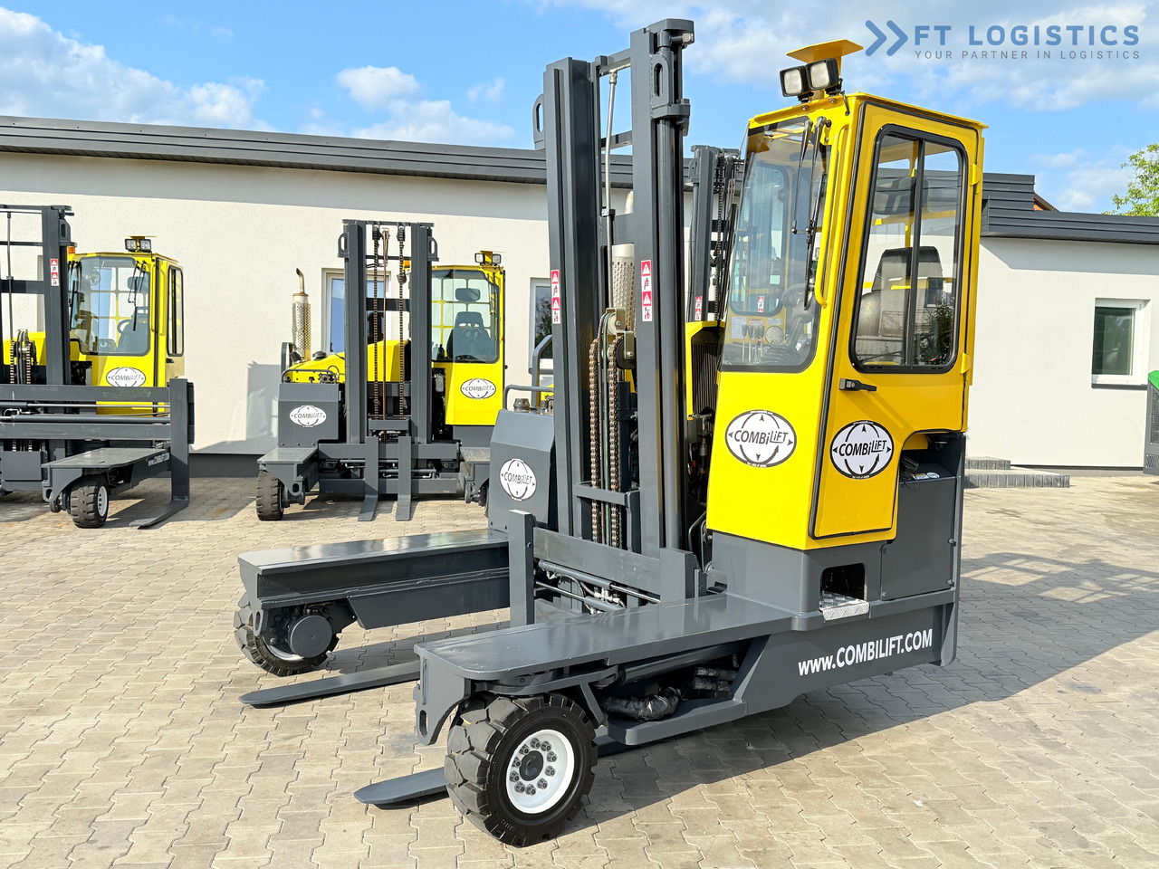 COMBILIFT C4000 / DIESEL / DUPLEX - 4100MM / FORK POSITIONER / ONLY 2951 MTH / LIKE NEW - شاحنة المناولة رباعية الاتجاهات: صور 1 COMBILIFT C4000 / DIESEL / DUPLEX - 4100MM / FORK POSITIONER / ONLY 2951 MTH / LIKE NEW - شاحنة المناولة رباعية الاتجاهات: صور 1