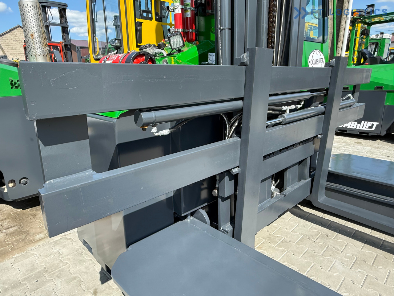 COMBILIFT C5000E / ELECTRIC / TRIPLEX 8300MM / FULL FREE LIFT / WIDE POSITIONER / FORK SIDESHIFT / BATTERY LIKE NEW - شاحنة المناولة رباعية الاتجاهات: صور 5 COMBILIFT C5000E / ELECTRIC / TRIPLEX 8300MM / FULL FREE LIFT / WIDE POSITIONER / FORK SIDESHIFT / BATTERY LIKE NEW - شاحنة المناولة رباعية الاتجاهات: صور 5