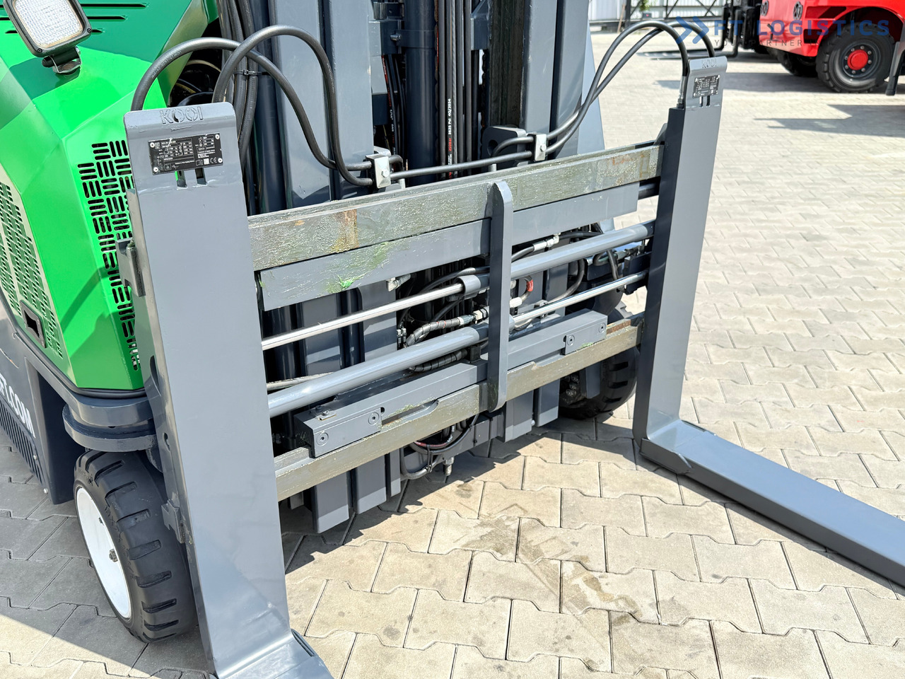 COMBILIFT CB2500 / DIESEL / EXTENDABLE FORKS / TRIPLEX / 5500MM / FREE LIFT / SIDE SHIFT / FORK POSITIONER / LIKE NEW - شاحنة المناولة رباعية الاتجاهات: صور 5 COMBILIFT CB2500 / DIESEL / EXTENDABLE FORKS / TRIPLEX / 5500MM / FREE LIFT / SIDE SHIFT / FORK POSITIONER / LIKE NEW - شاحنة المناولة رباعية الاتجاهات: صور 5