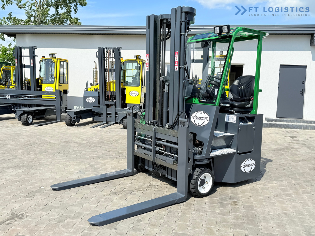 COMBILIFT CB2500 / DIESEL / EXTENDABLE FORKS / TRIPLEX / 5500MM / FREE LIFT / SIDE SHIFT / FORK POSITIONER / LIKE NEW - شاحنة المناولة رباعية الاتجاهات: صور 1 COMBILIFT CB2500 / DIESEL / EXTENDABLE FORKS / TRIPLEX / 5500MM / FREE LIFT / SIDE SHIFT / FORK POSITIONER / LIKE NEW - شاحنة المناولة رباعية الاتجاهات: صور 1