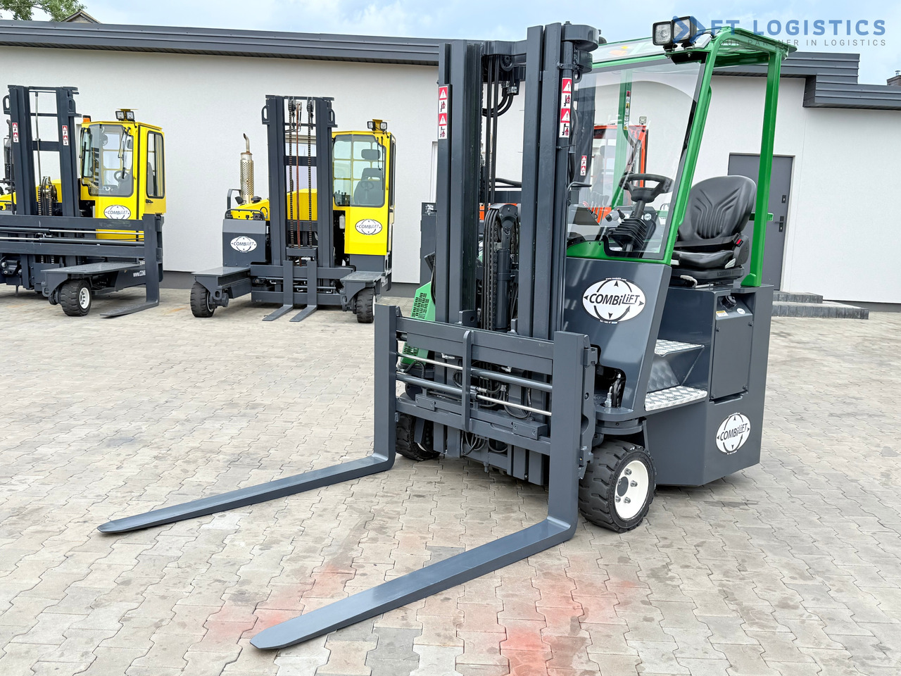 COMBILIFT CB3000 / DIESEL / TRIPLEX 4900MM / FREE LIFT / SIDESHIFT / FORK POSITIONER / 1500MM FORKS / LIKE NEW - شاحنة المناولة رباعية الاتجاهات: صور 3 COMBILIFT CB3000 / DIESEL / TRIPLEX 4900MM / FREE LIFT / SIDESHIFT / FORK POSITIONER / 1500MM FORKS / LIKE NEW - شاحنة المناولة رباعية الاتجاهات: صور 3