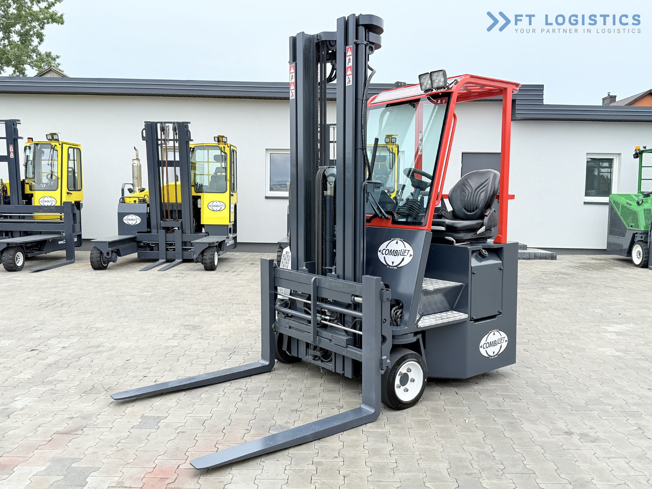 COMBILIFT Combilift C3000CB – TRIPLEX 6000mm – Year 2016 / Only 2,161 hours / Free Lift / Fork Positioner / Diesel - شاحنة المناولة رباعية الاتجاهات: صور 1 COMBILIFT Combilift C3000CB – TRIPLEX 6000mm – Year 2016 / Only 2,161 hours / Free Lift / Fork Positioner / Diesel - شاحنة المناولة رباعية الاتجاهات: صور 1